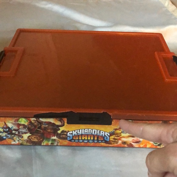 Skylanders Giants figures w/ organizer box - Picture 7 of 8